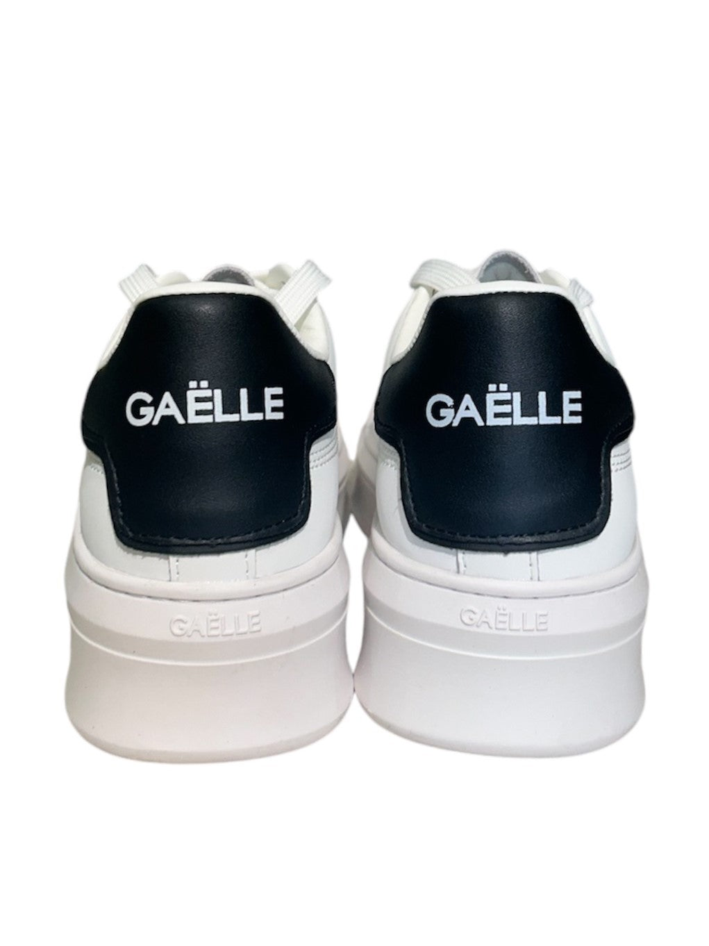 Sneaker in pelle con logo Gaelle Paris -AW1080