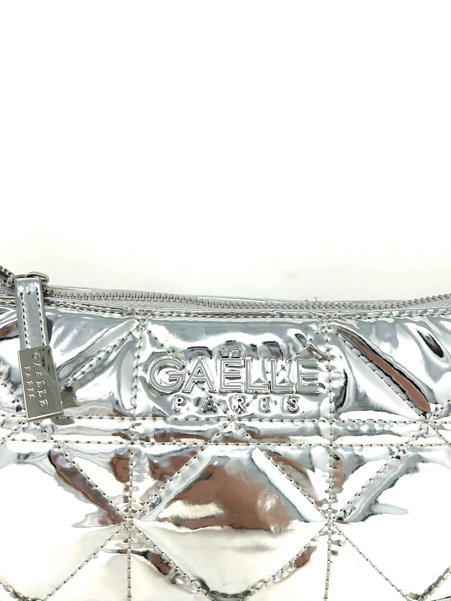Mini pochette con matelassè e logo in metallo- GAACW02158