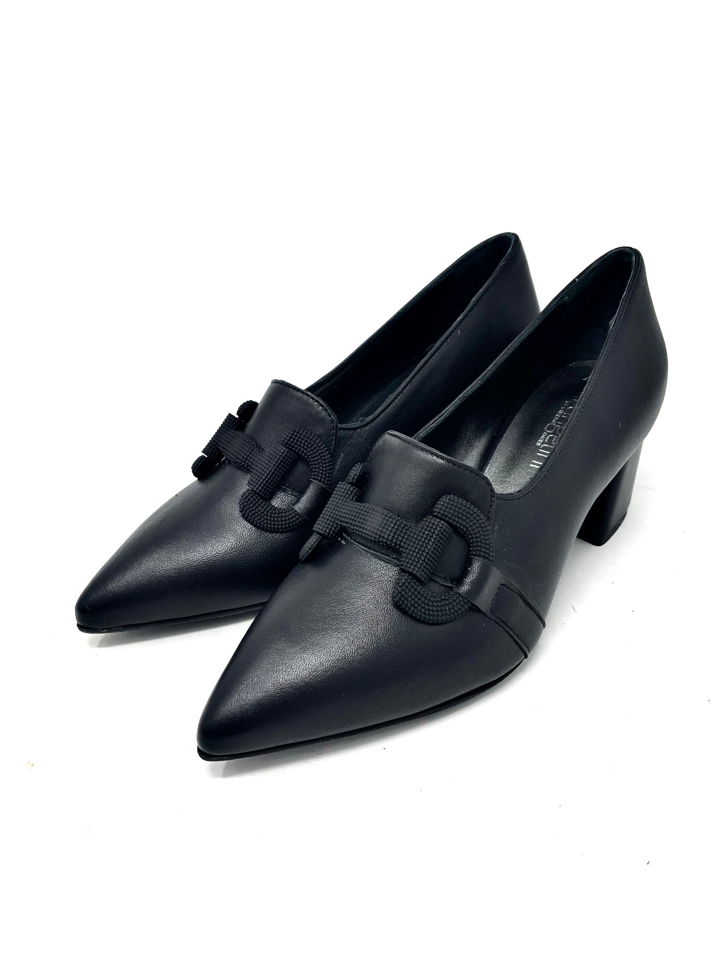 Mocassino con tacco e accessorio - I23411
