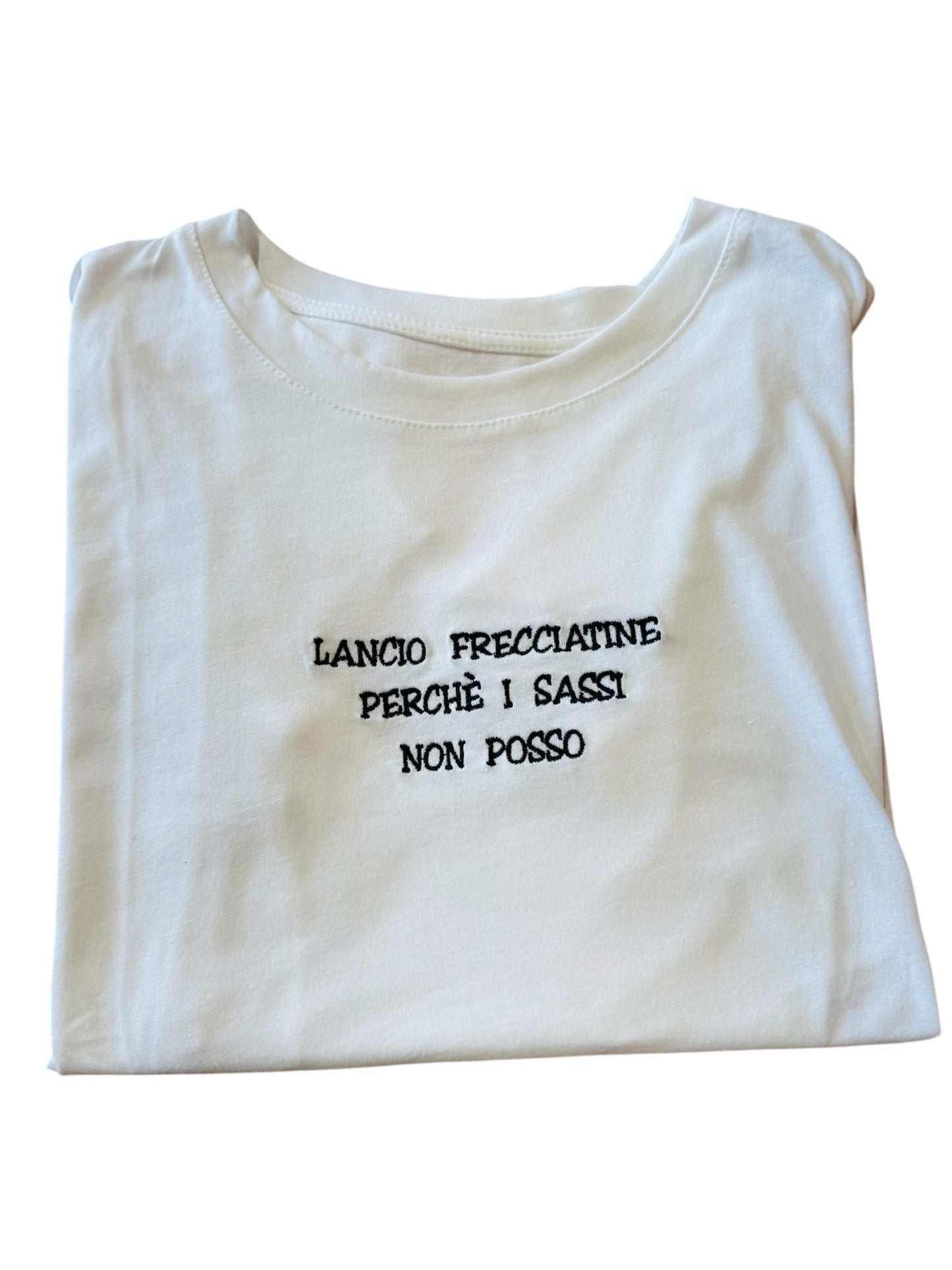 T-shirt bianca con frase -133100