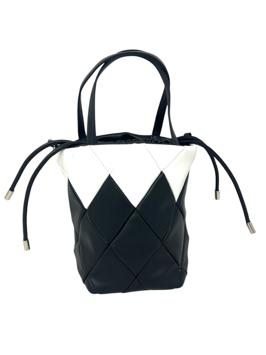 Mini bucket bag matelassè a rombi e logo in metallo- GAACW02147