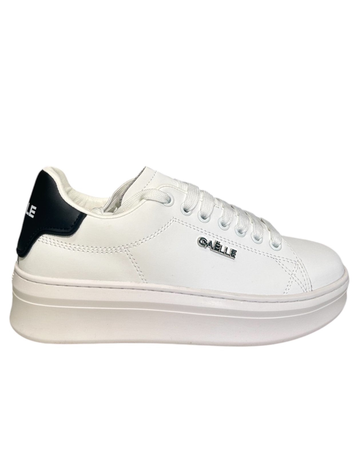 Sneaker in pelle con logo Gaelle Paris -AW1080
