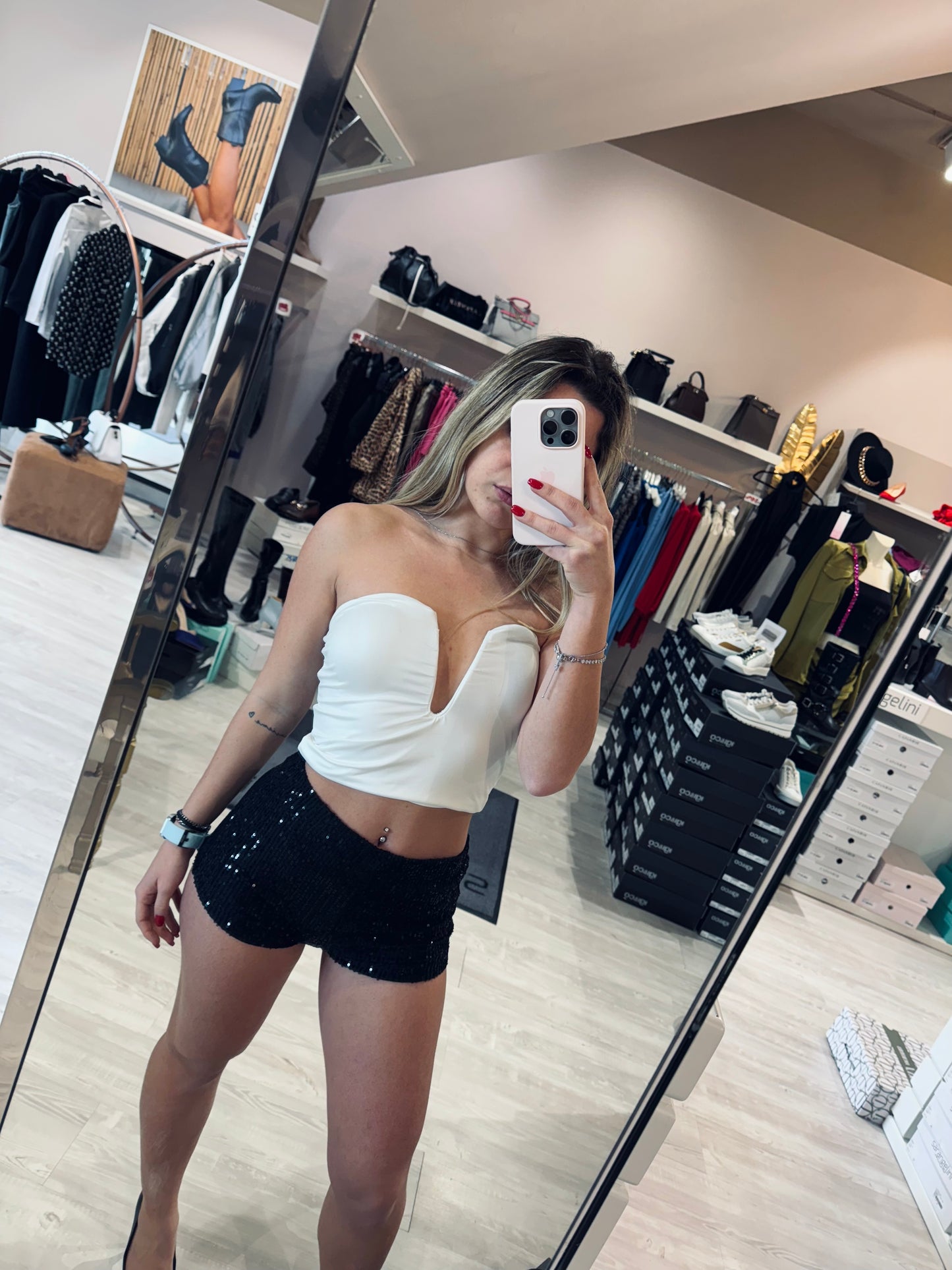 Top bianco scollo a cuore