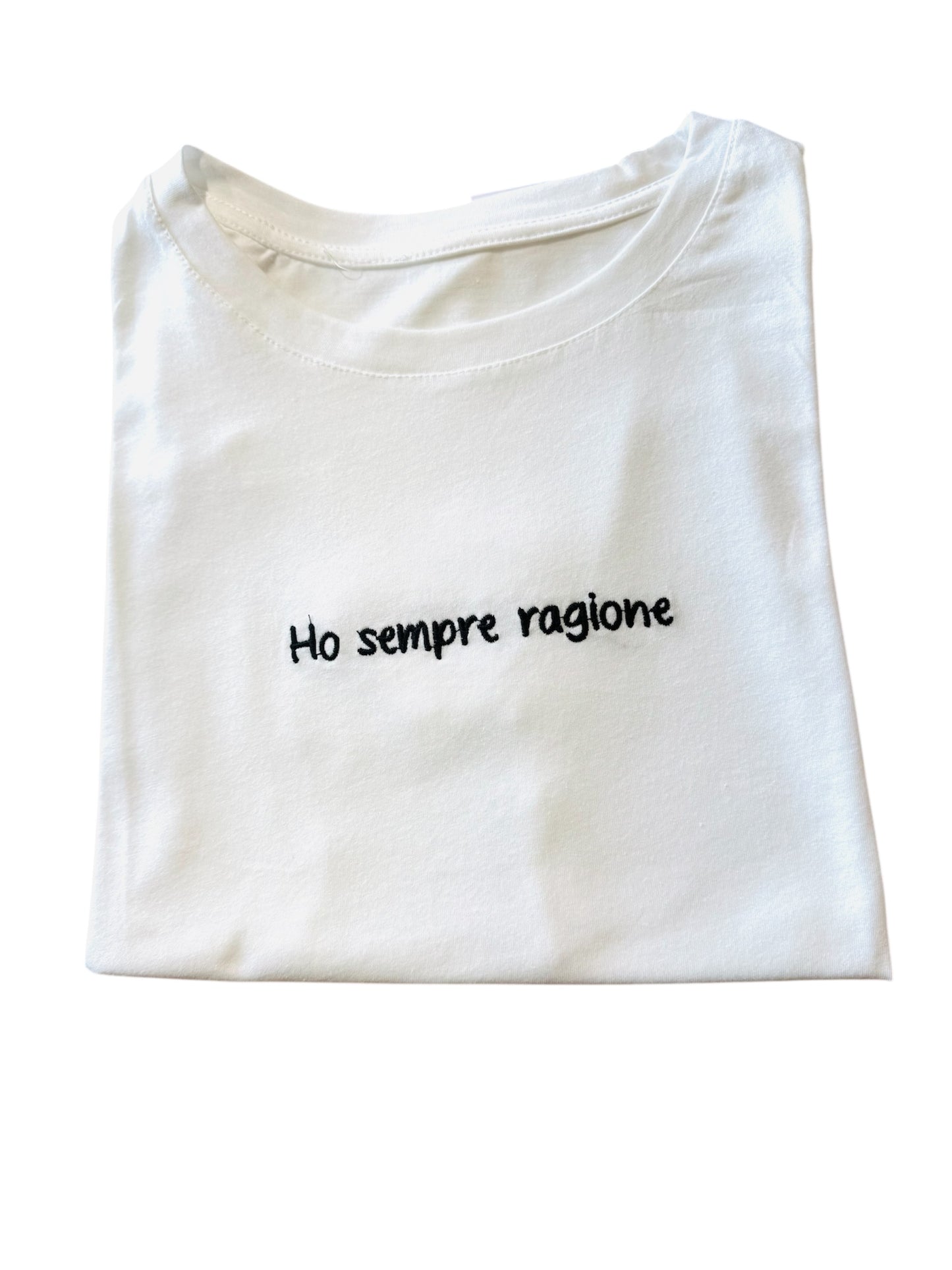 T-shirt bianca con frase -133100
