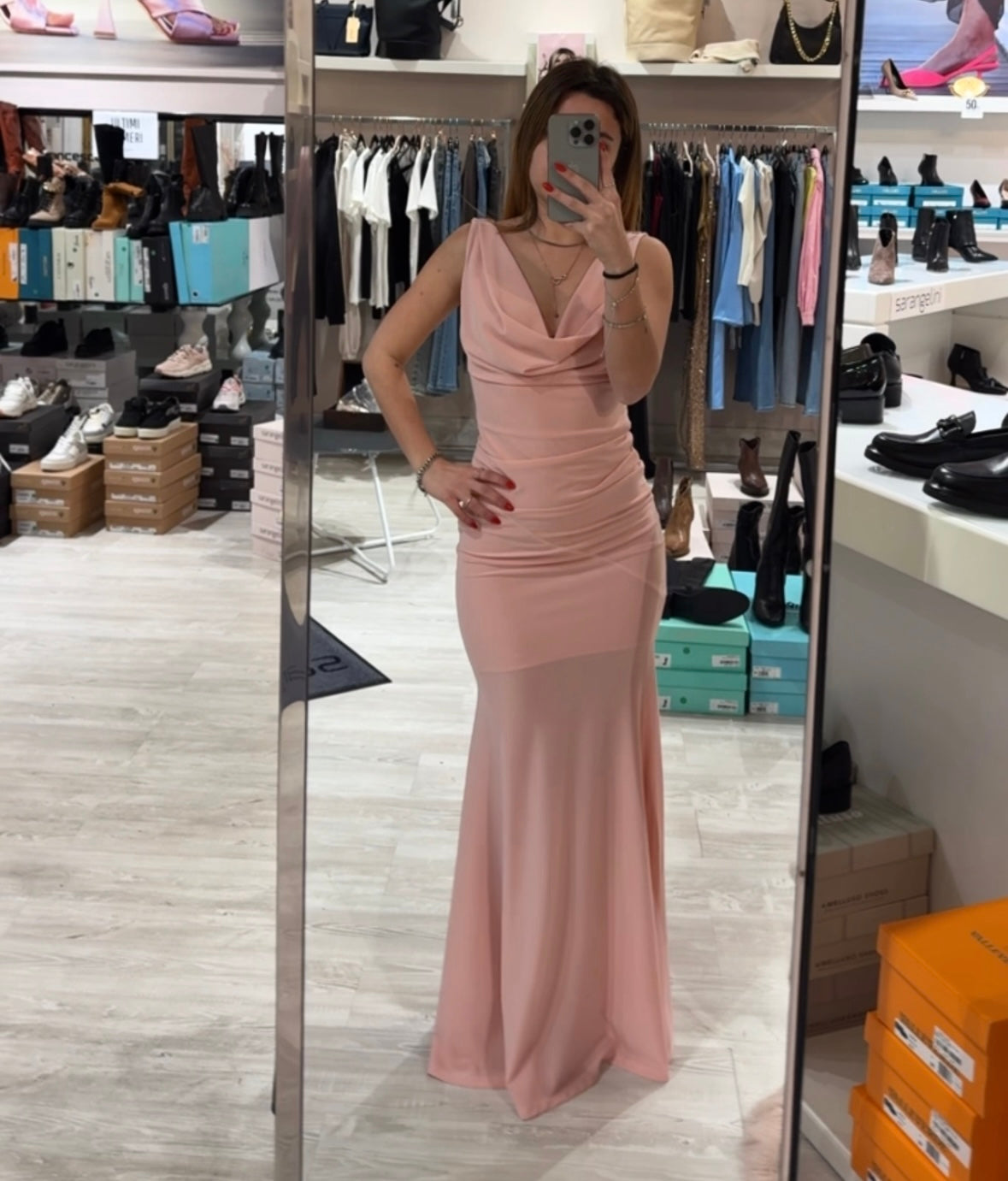 Abito lungo con scollo rosa antico