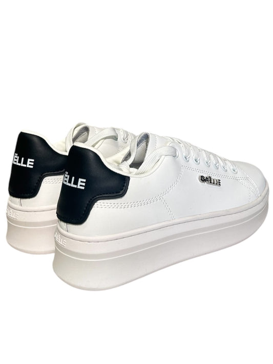 Sneaker in pelle con logo Gaelle Paris -AW1080