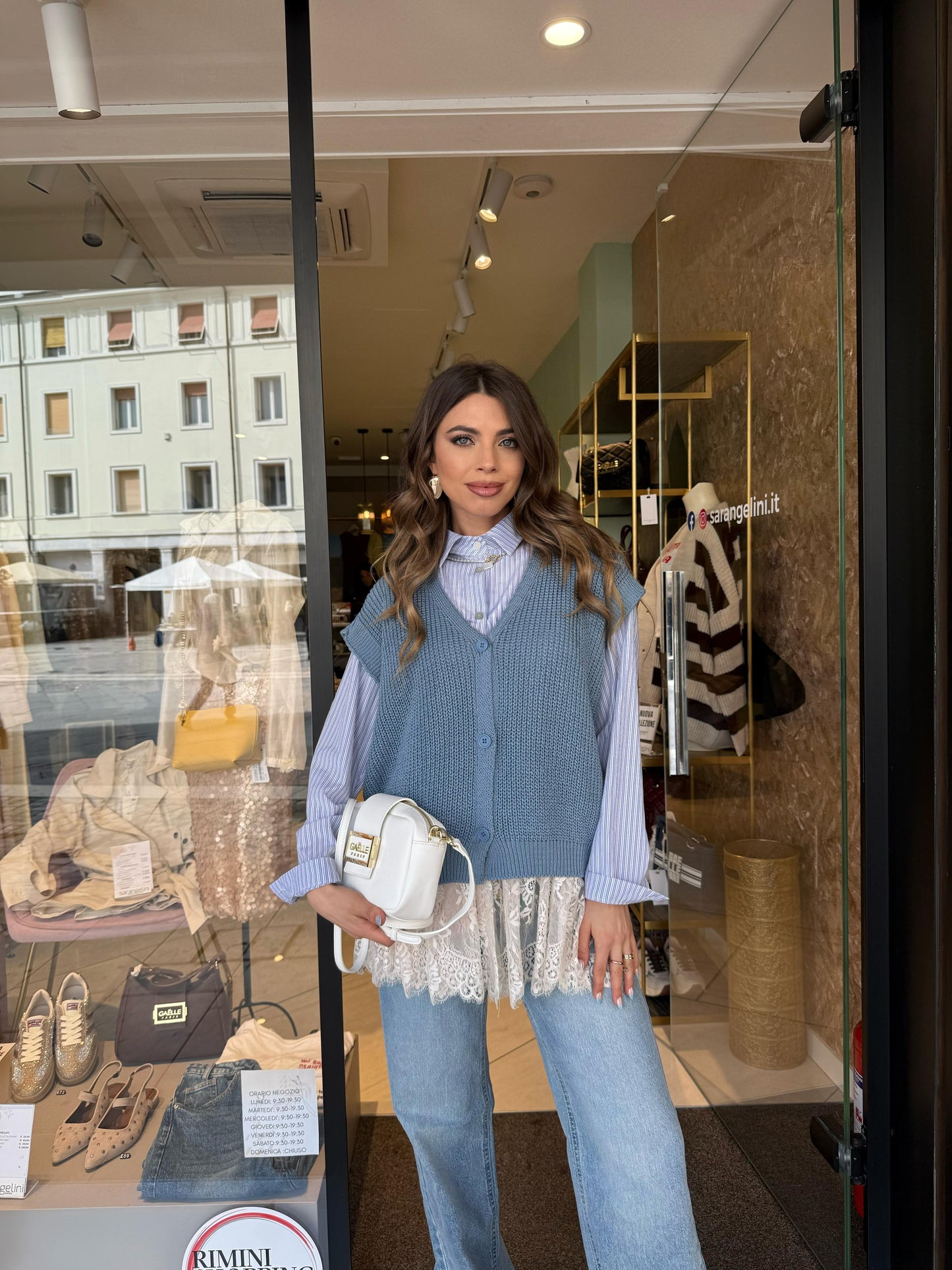 Camicia a righe con fondo in pizzo