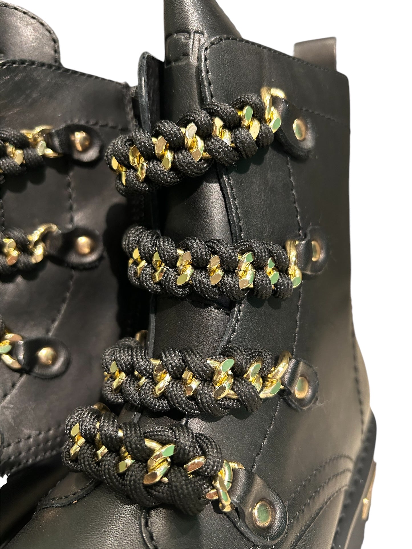 Stivaletto in pelle Cult nero catene oro -CLW4354