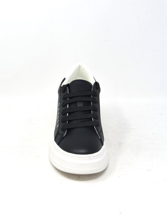 Sneaker nera in pelle -W01477