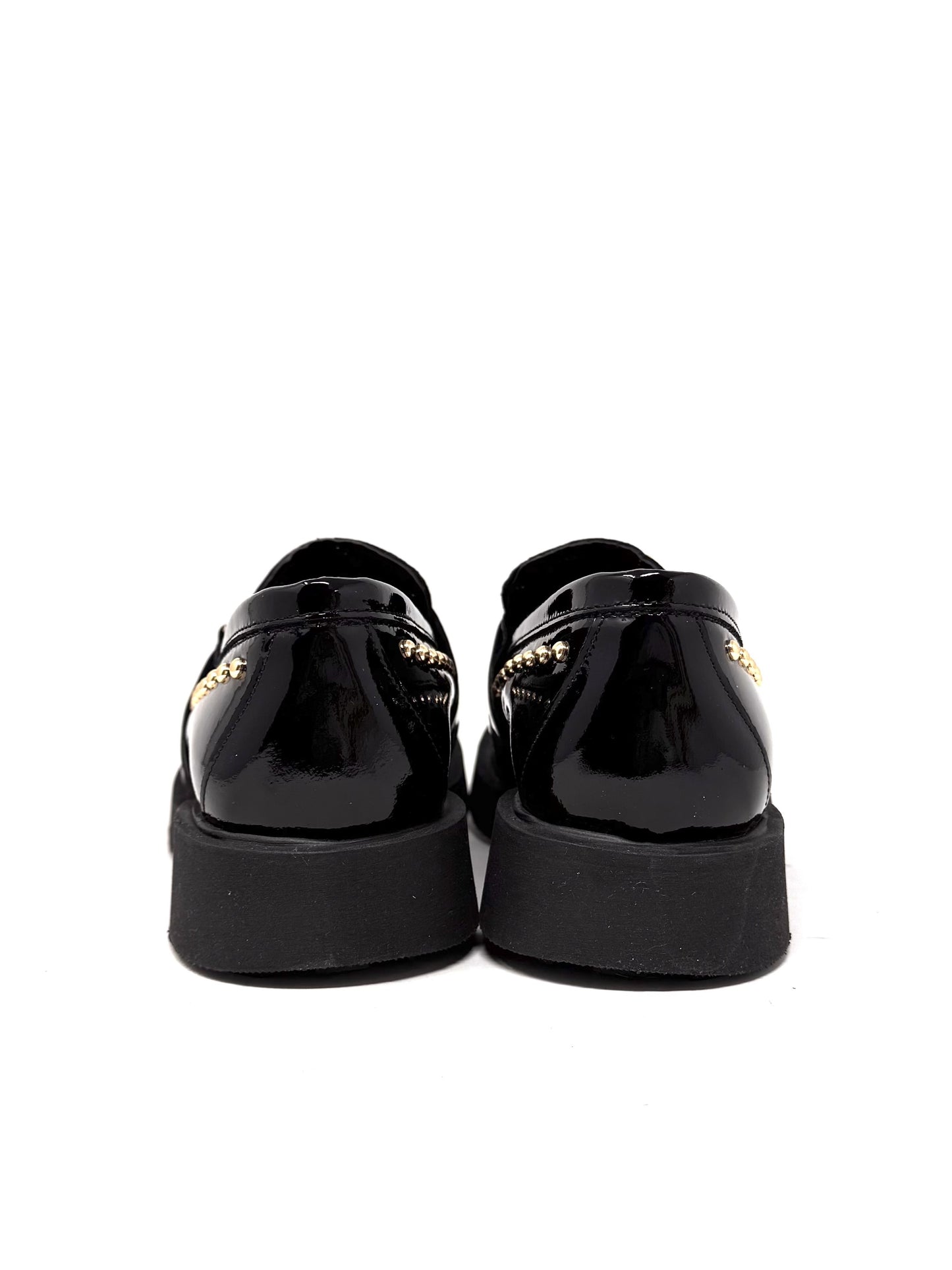 Mocassino abrasivato nero con borchiette oro - VMD015