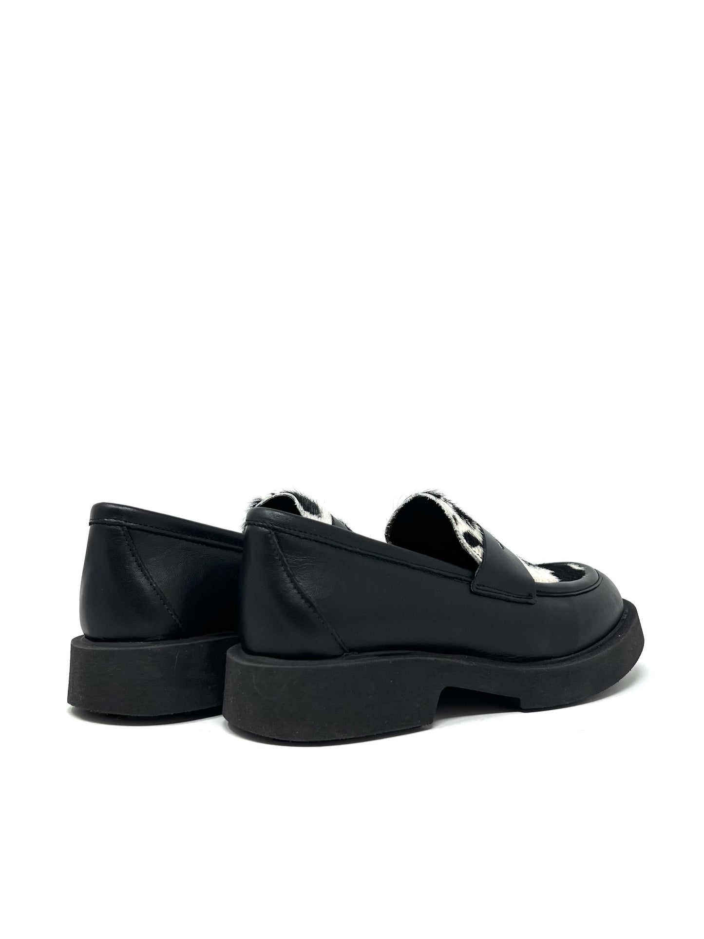 Mocassino in pelle nero inserti muccato - VMD003