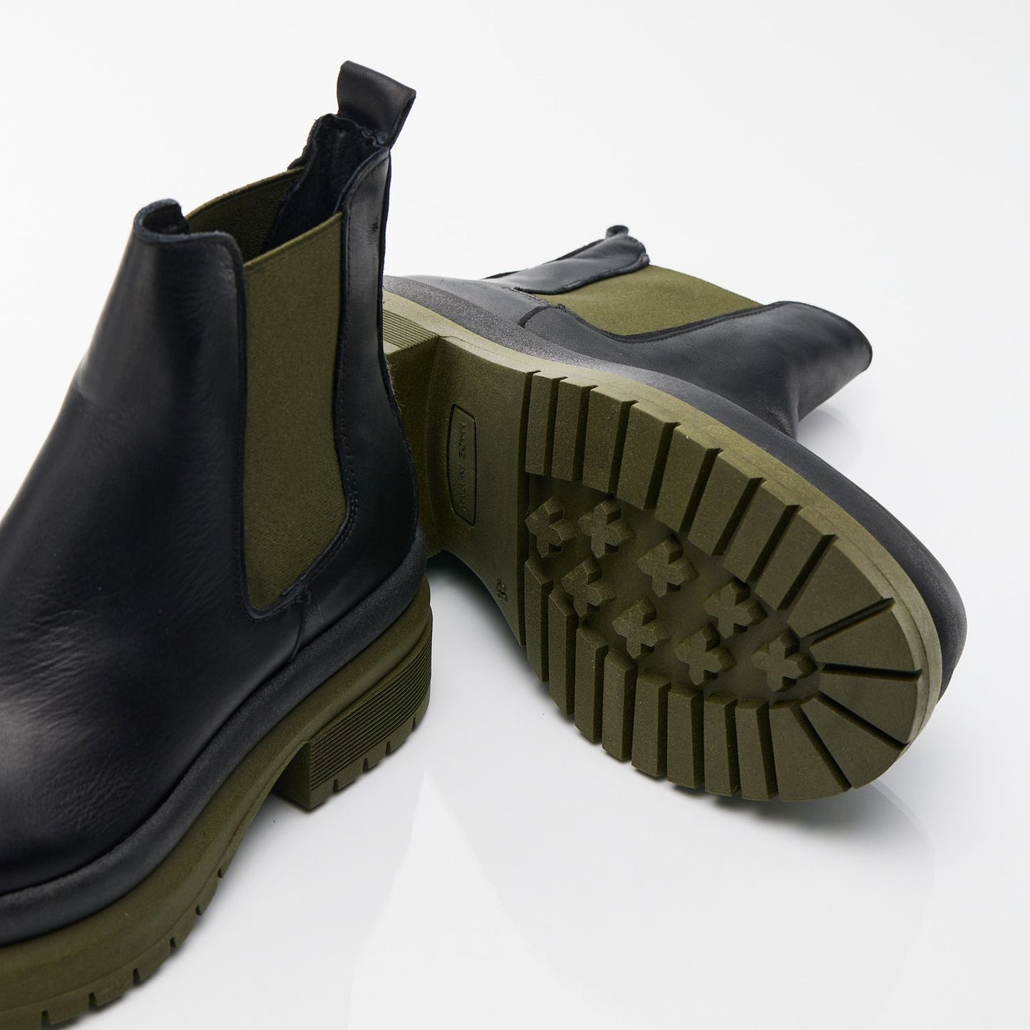 Beatles fondo chunky in vitello nero/verde-ML202NV