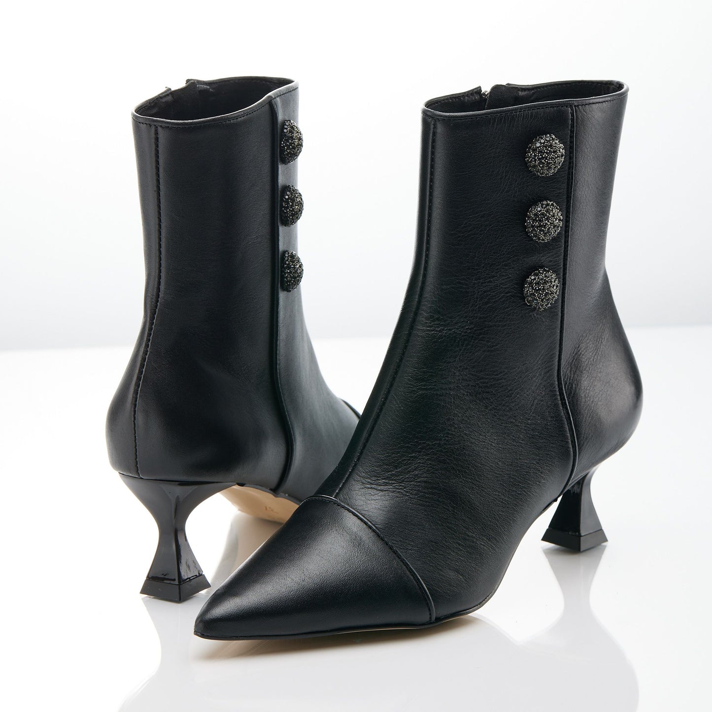 Tronchetto tacco a rocchetto bottoni nero-2190A1N