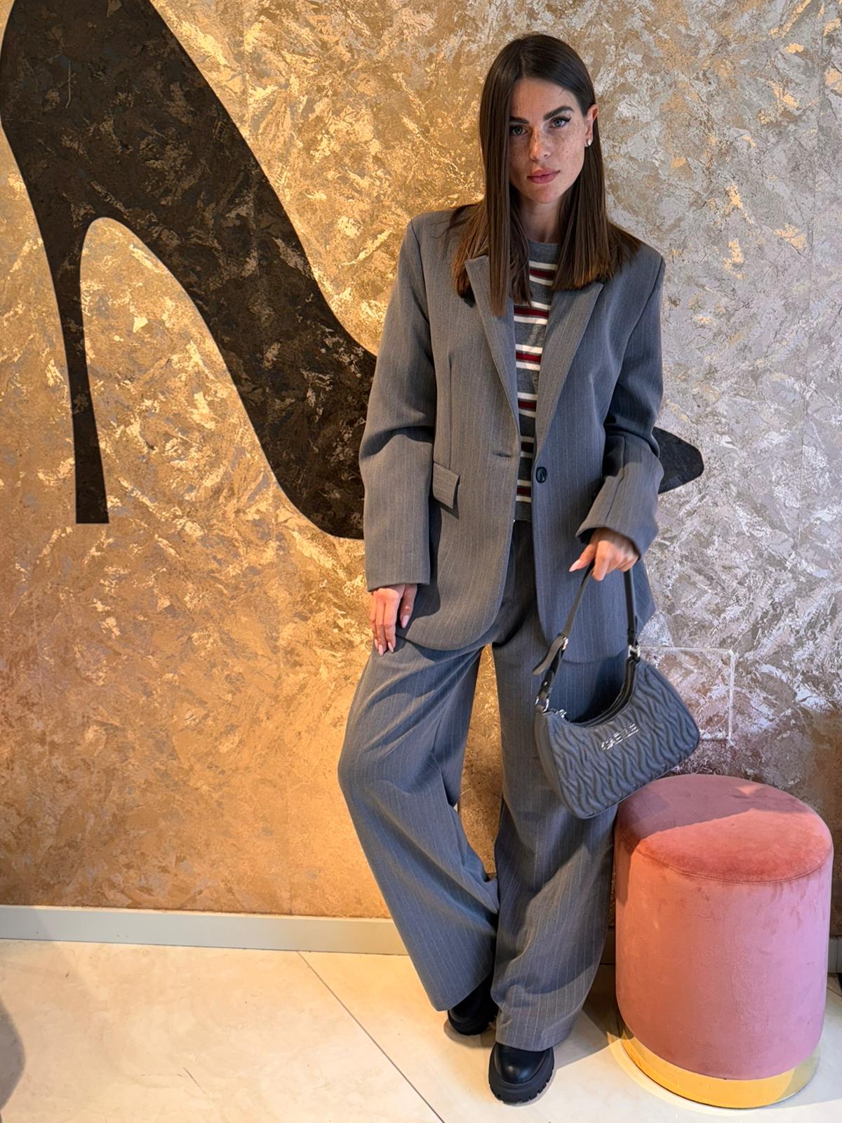 Completo grigio gessato