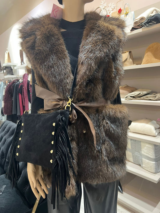 Eco pelliccia smanicata collo reverse con cinta morbida -GIL003