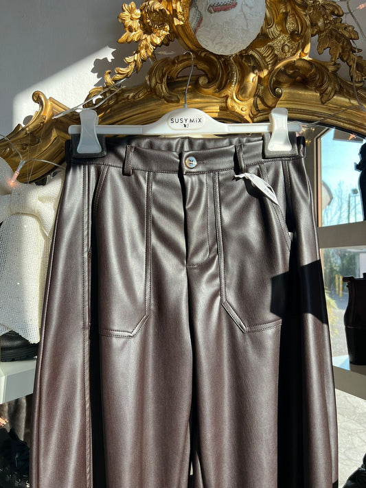 Pantalone in ecopelle liscio moro con tasche 266710N