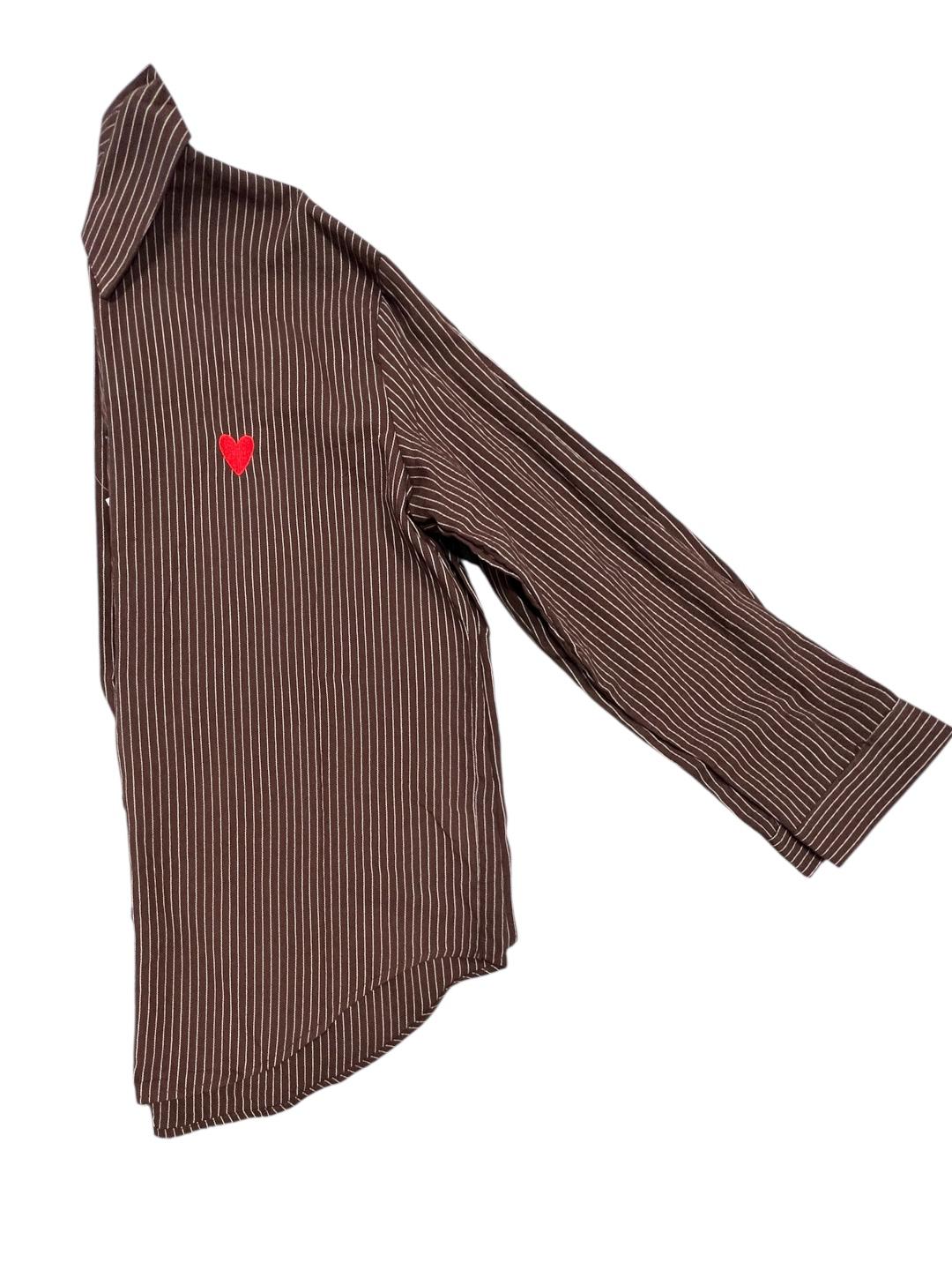 Camicia gessata color marrone con cuore rosso - V_2435