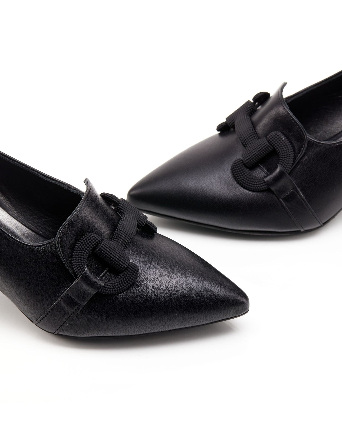 Mocassino con tacco e accessorio - I23411