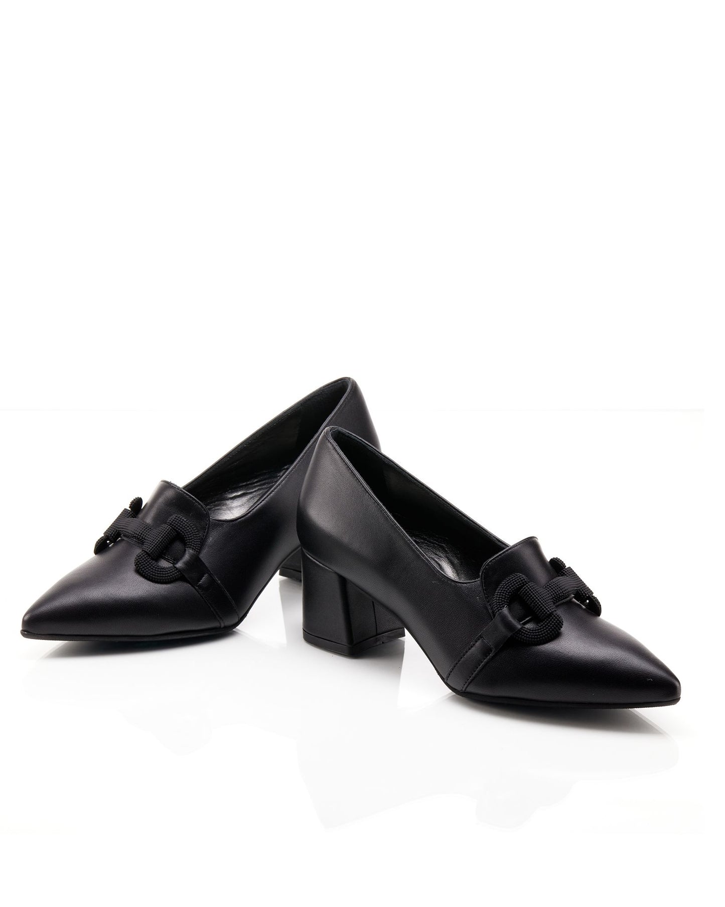 Mocassino con tacco e accessorio - I23411