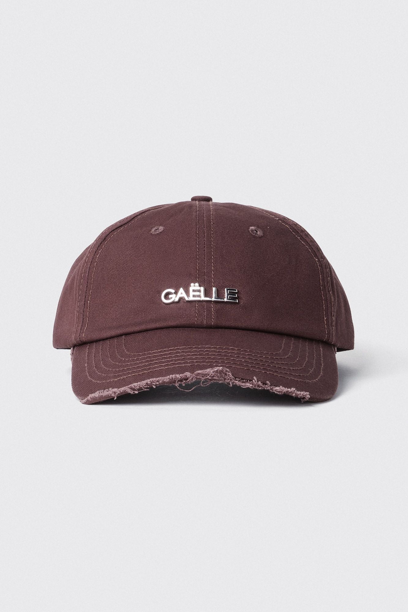 Cappellino con visiera sfrangiata marrone-GAACW02243