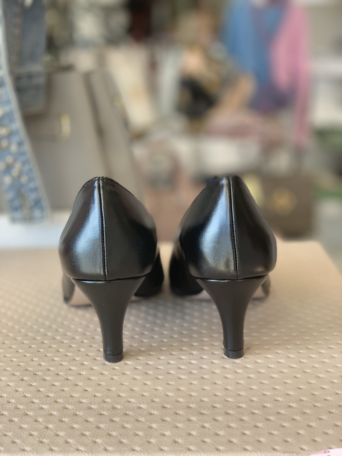 Decolletè tacco rocchetto nero