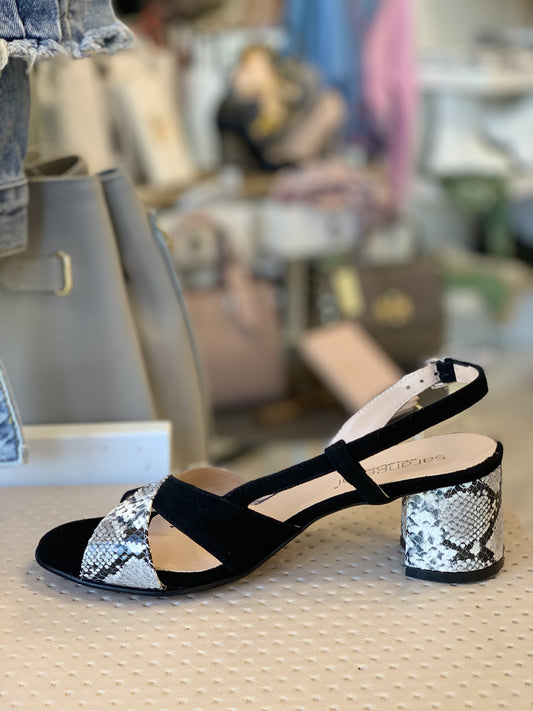 Sandalo in camoscio nero inserti snake