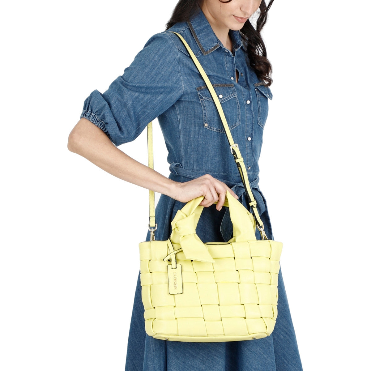 Borsa a mano intrecciata gialla