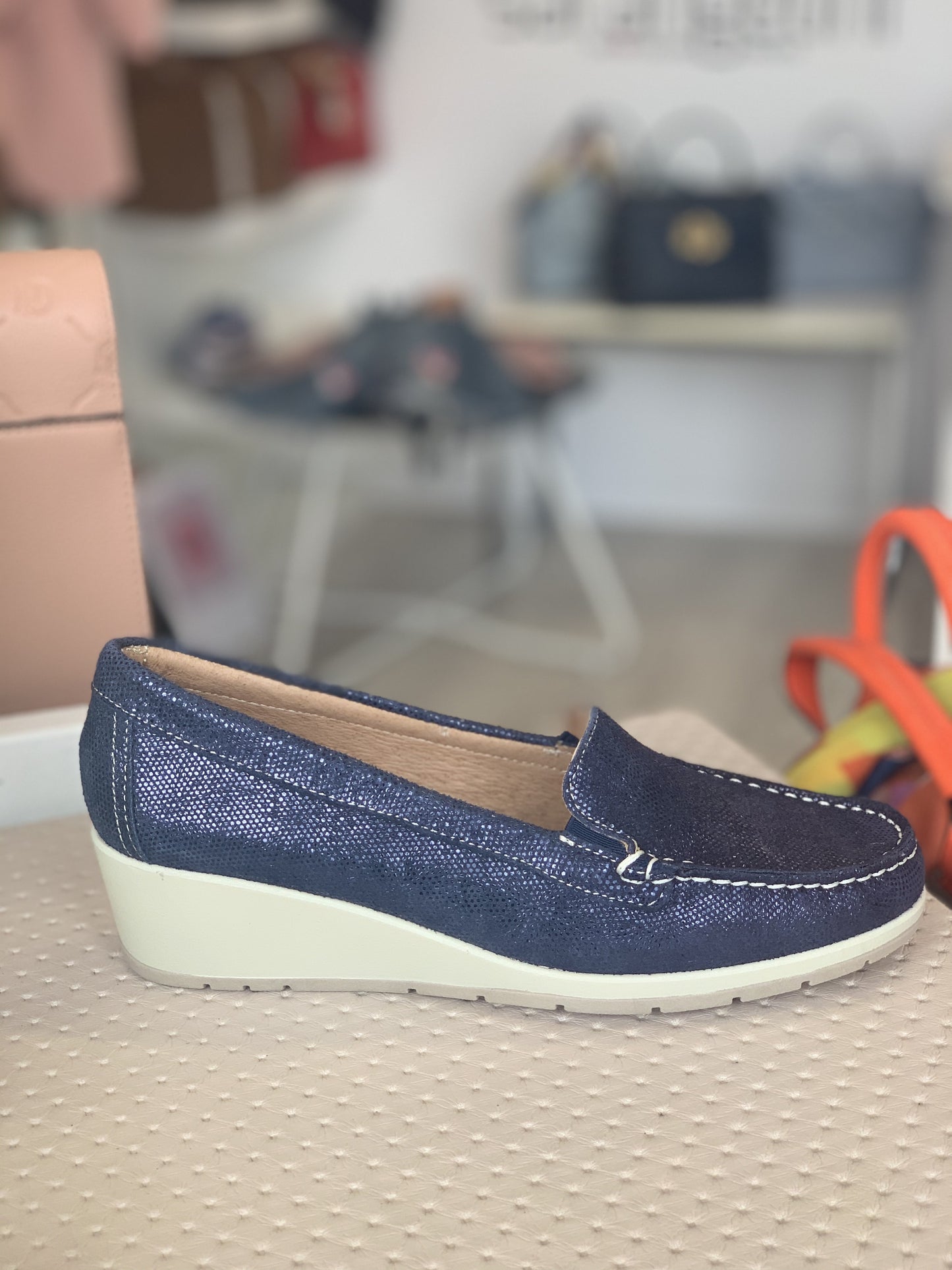 Mocassino blu con zeppa