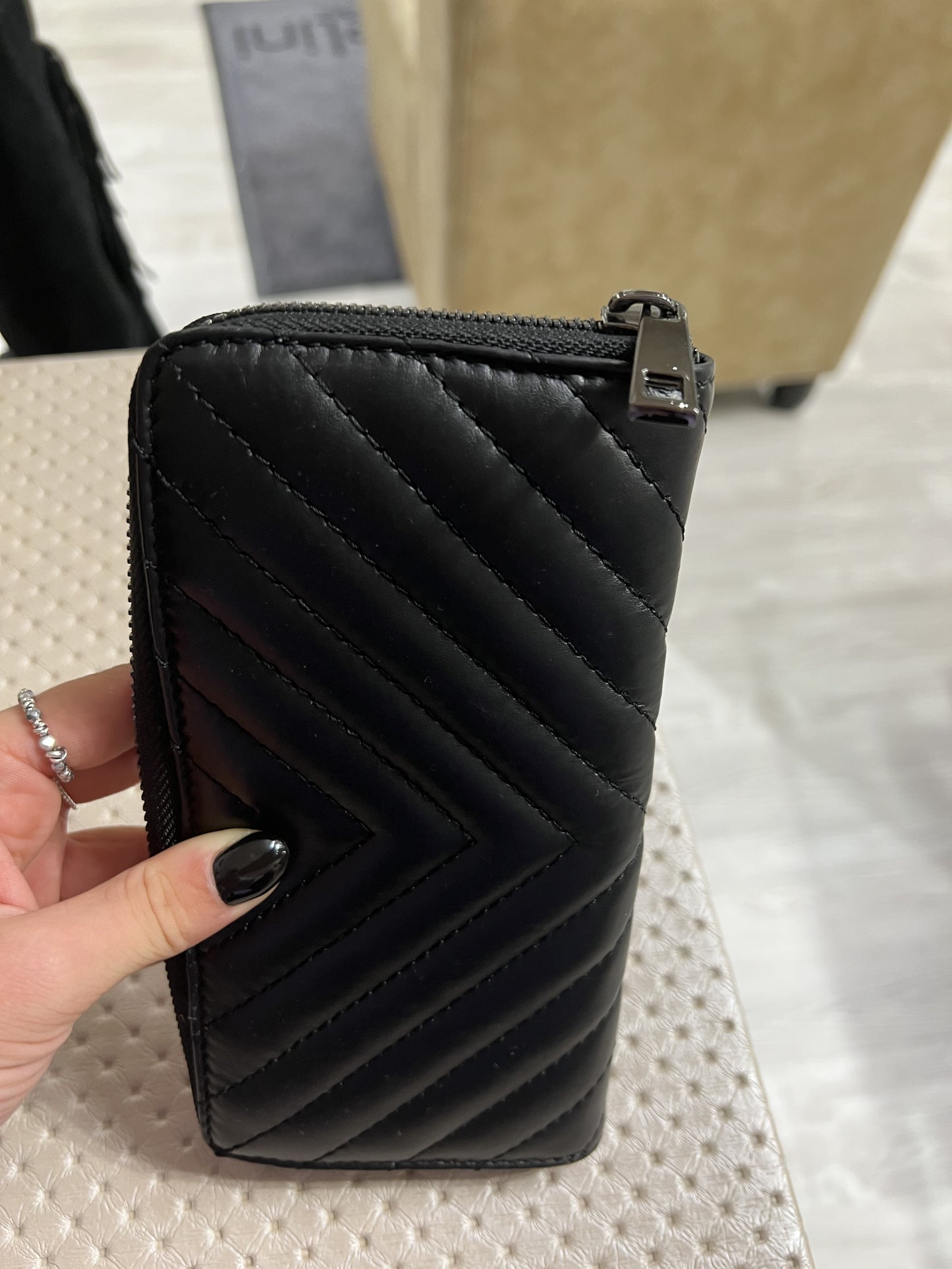 Portafoglio zip trapuntato pelle nero