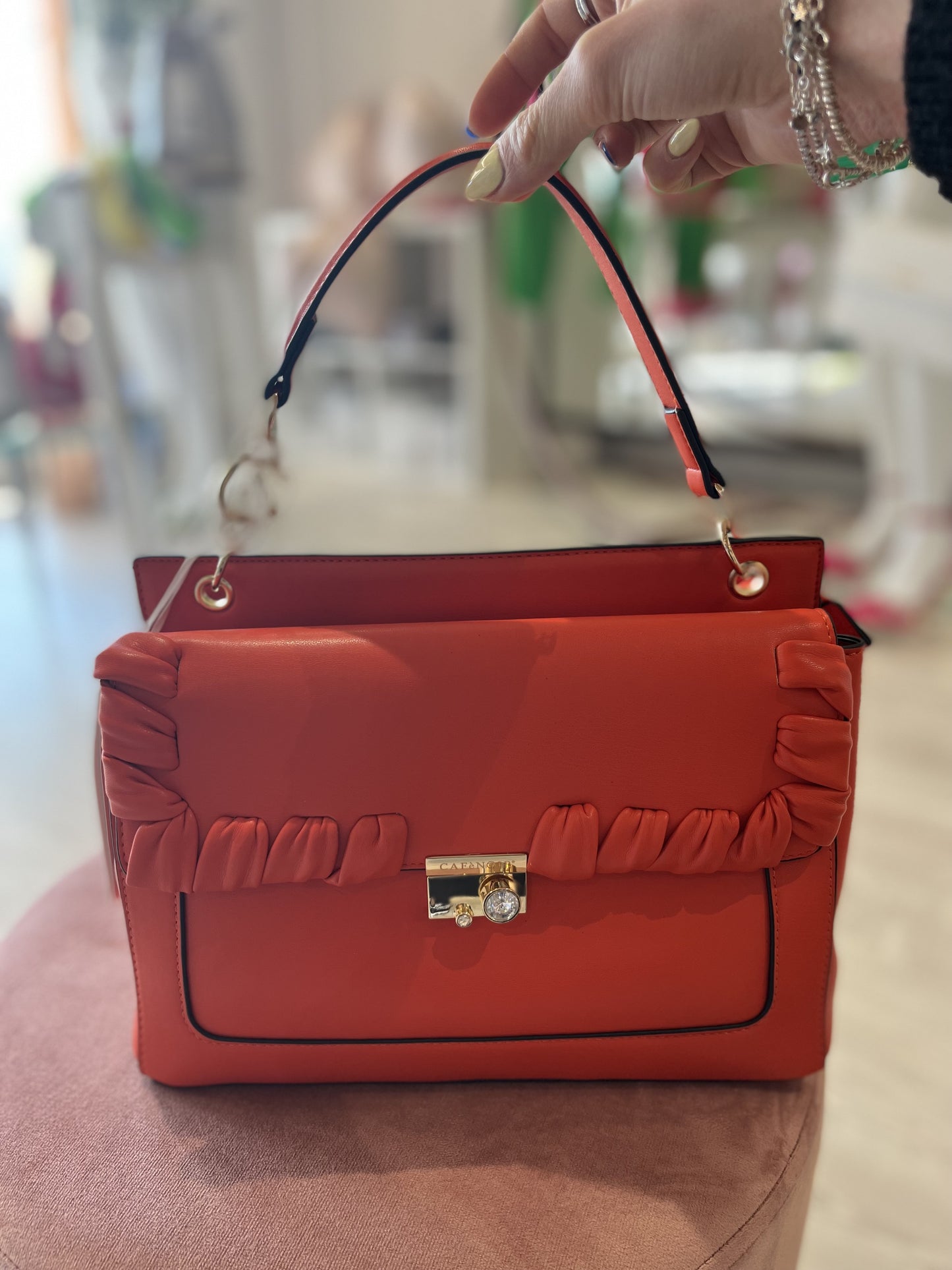 Bauletto con grossa infilatura color corallo