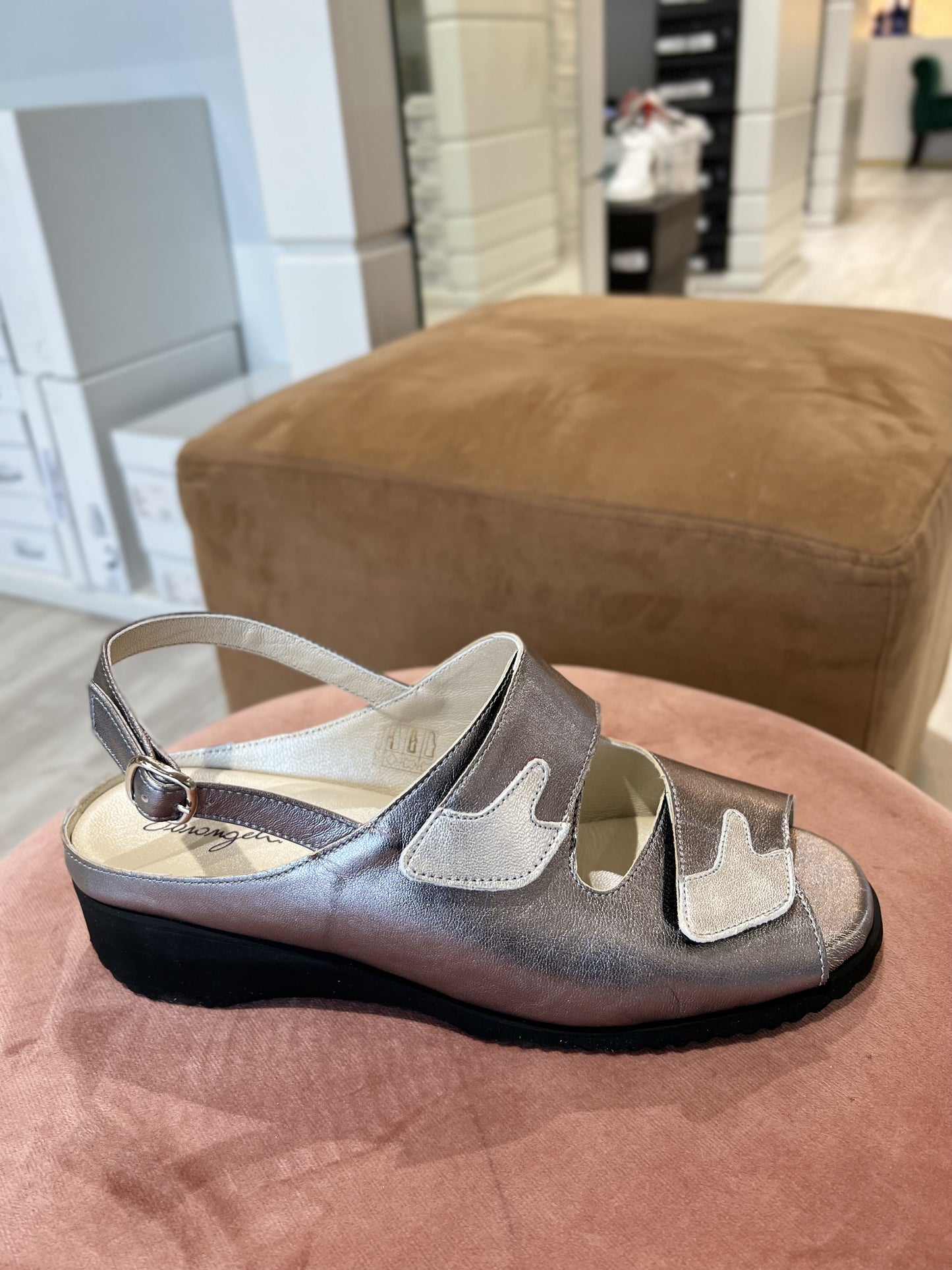 Sandalo comfort predisposto con strappo laminato acciaio