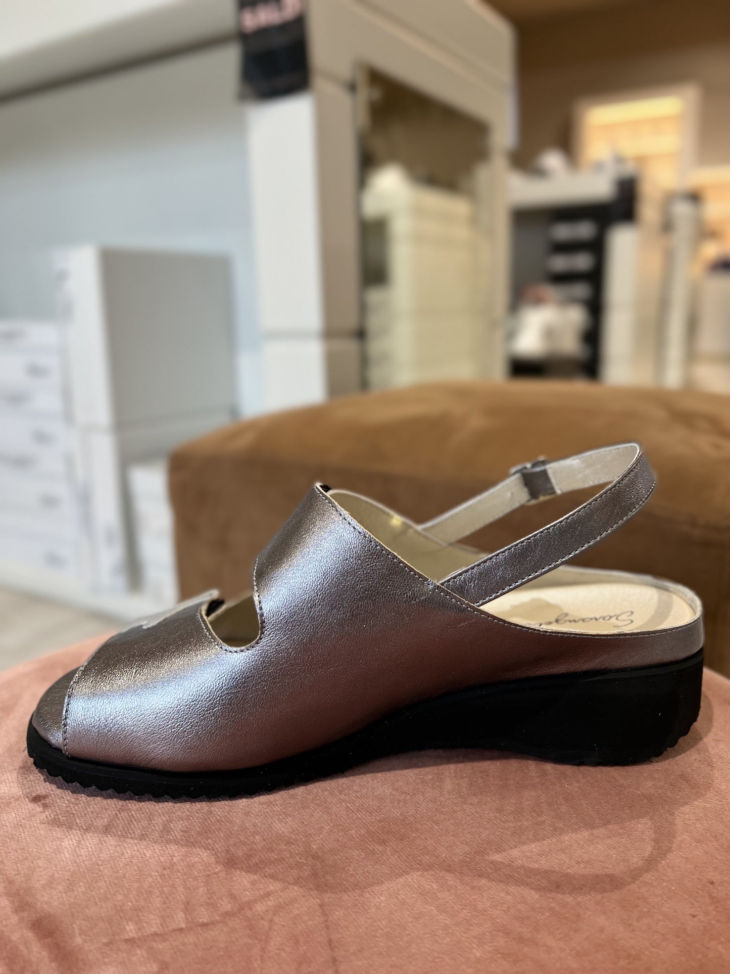 Sandalo comfort predisposto con strappo laminato acciaio