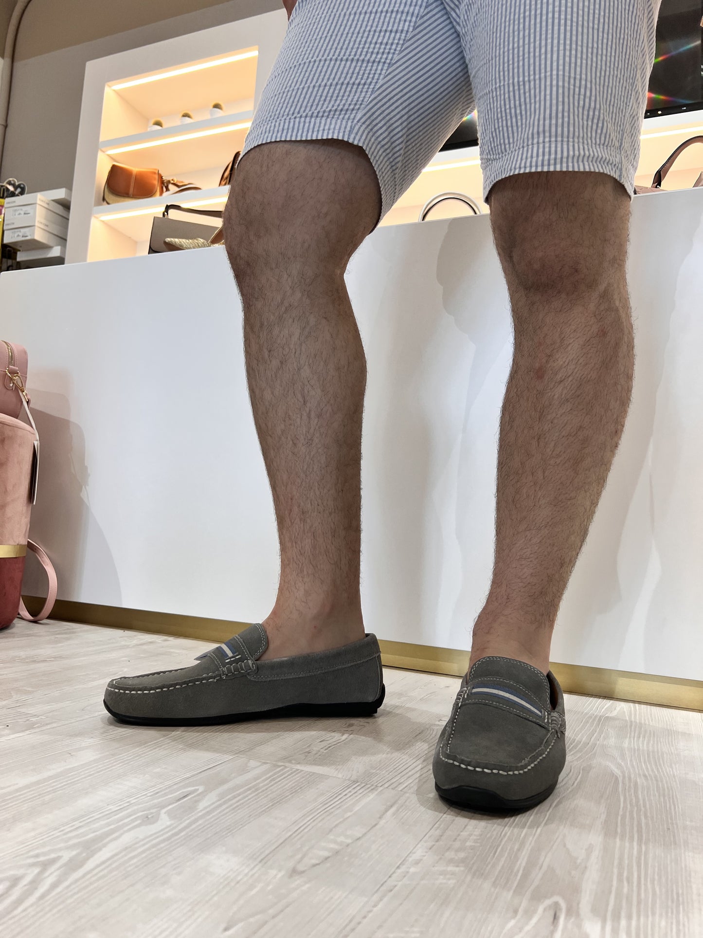 Mocassino sportivo in suede grigio