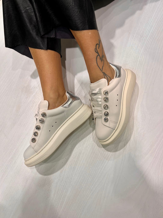 Sneakers in pelle bianca passanti argento -A3608AB