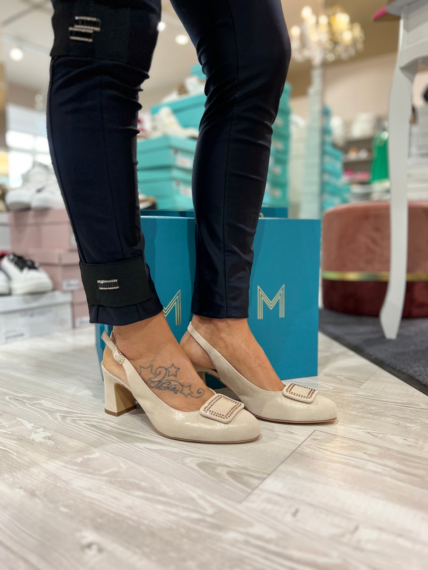 Slingback in camoscio champagne con accessorio Melluso X519