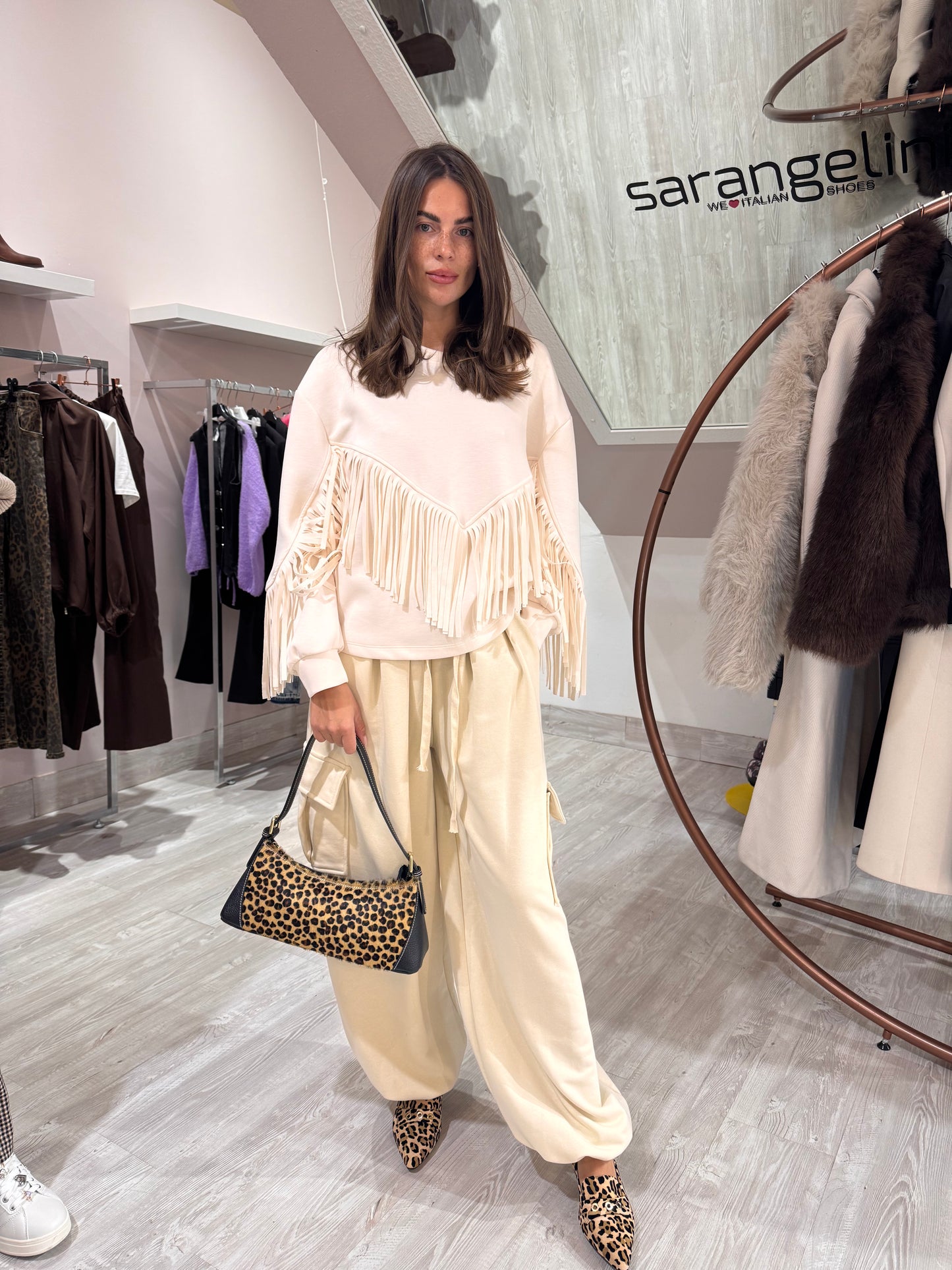 Felpa con frange burro