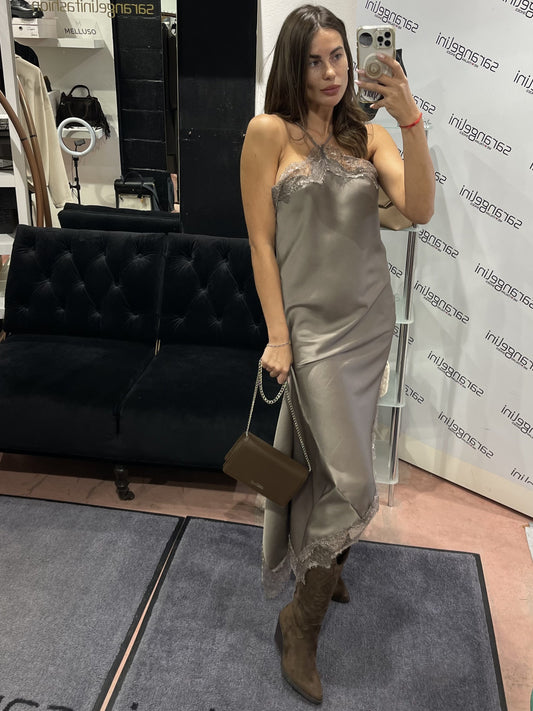 Abito in raso con pizzo