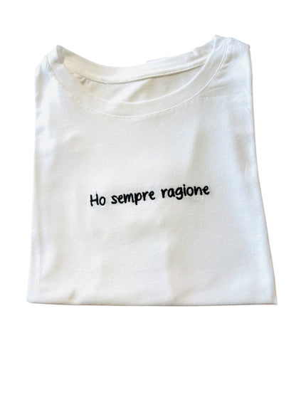 T-shirt bianca con frase -133100