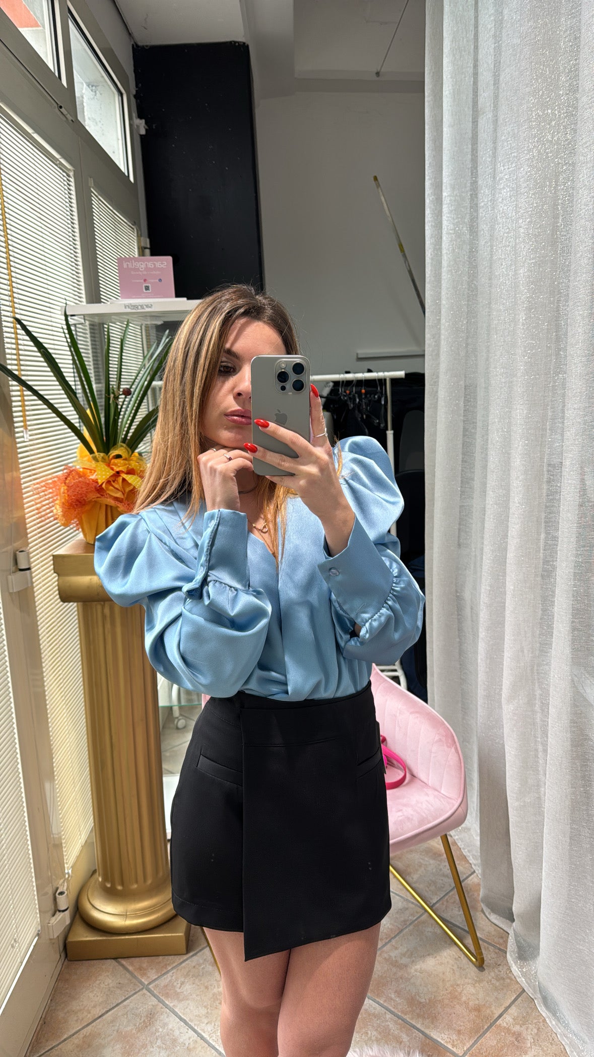 Camicia manica a sbuffo scollo