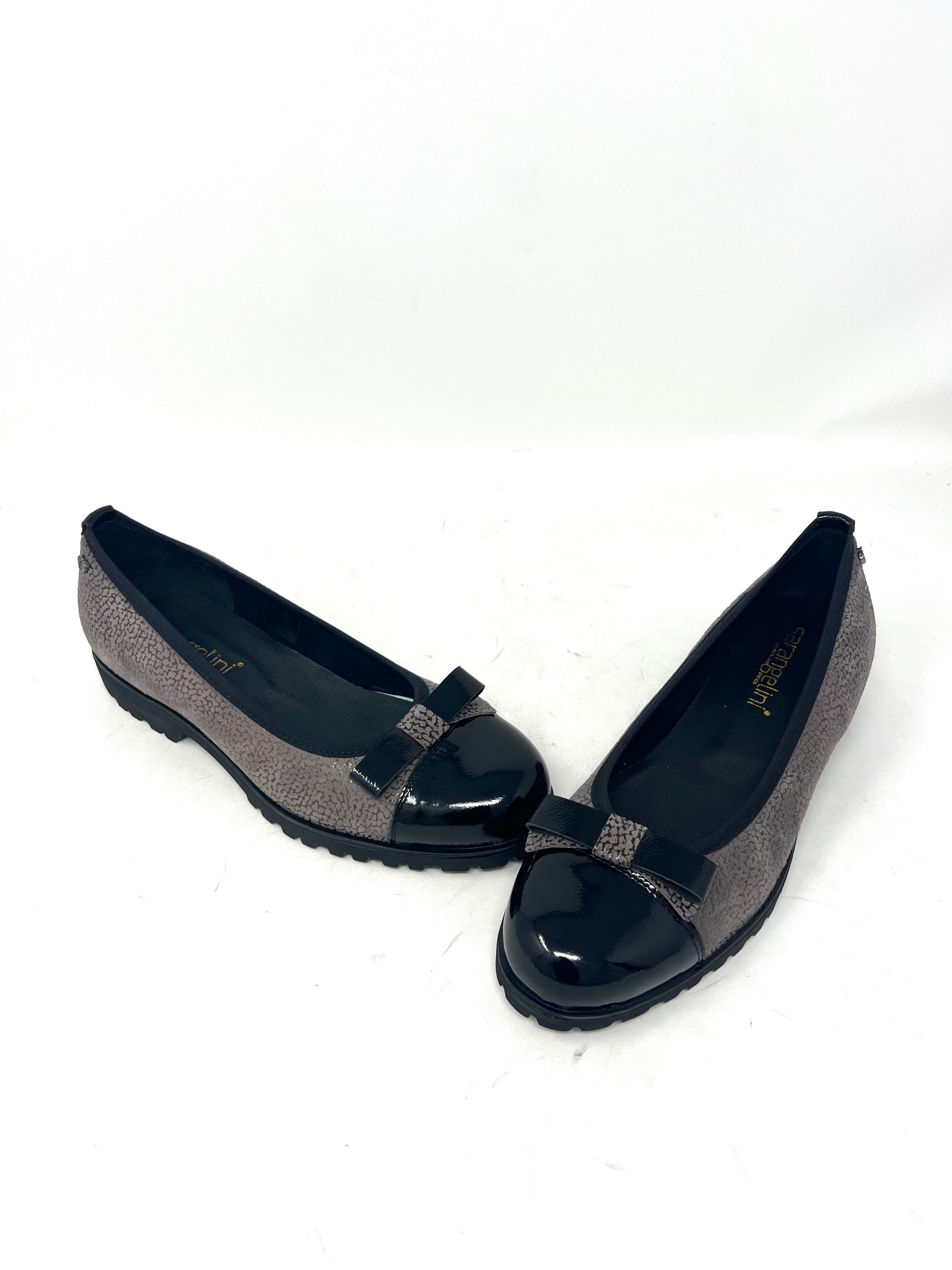 Ballerina in pelle con fiocco in vernice nera -I4RC25N
