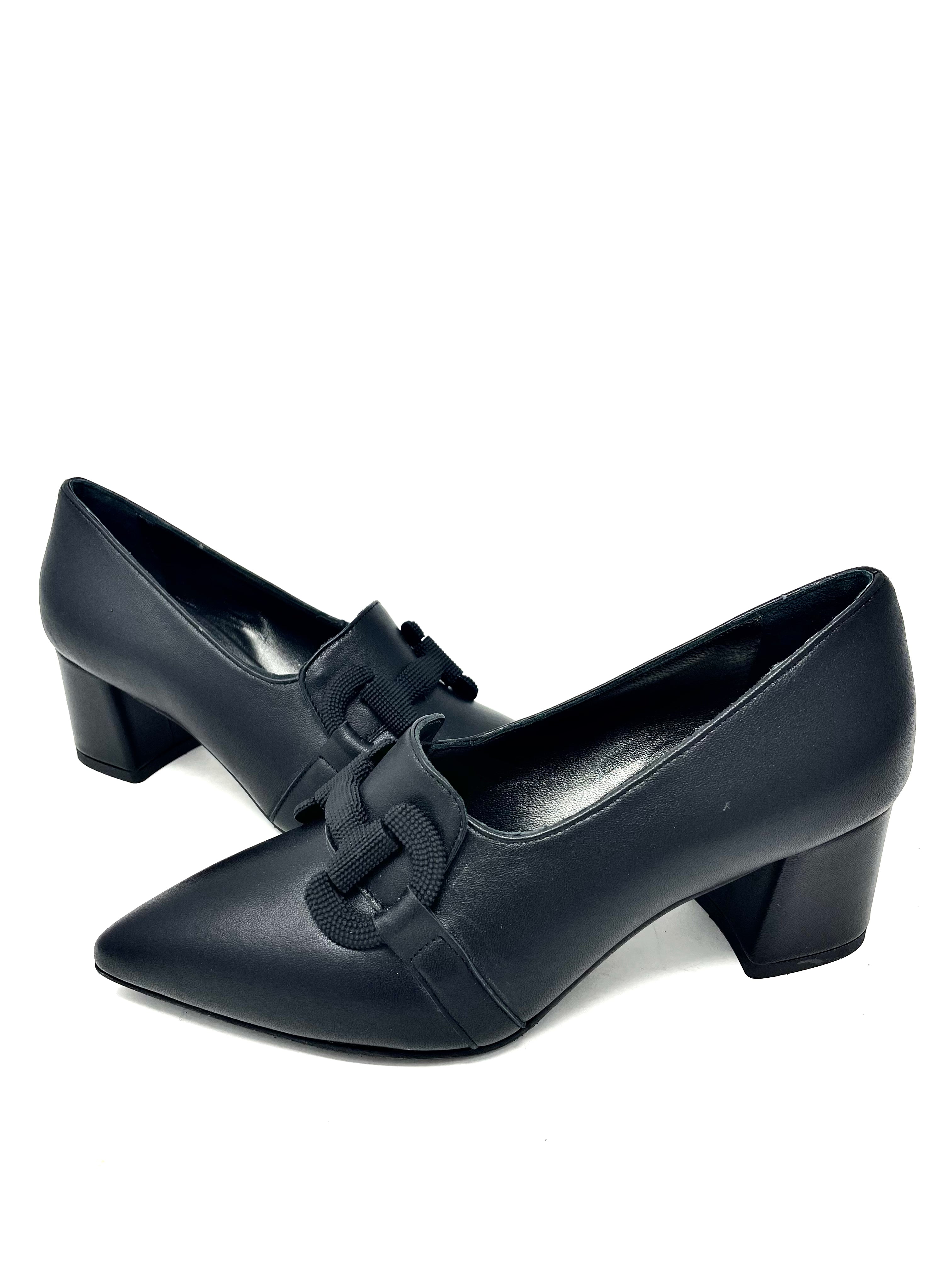 Mocassino con tacco e accessorio - I23411