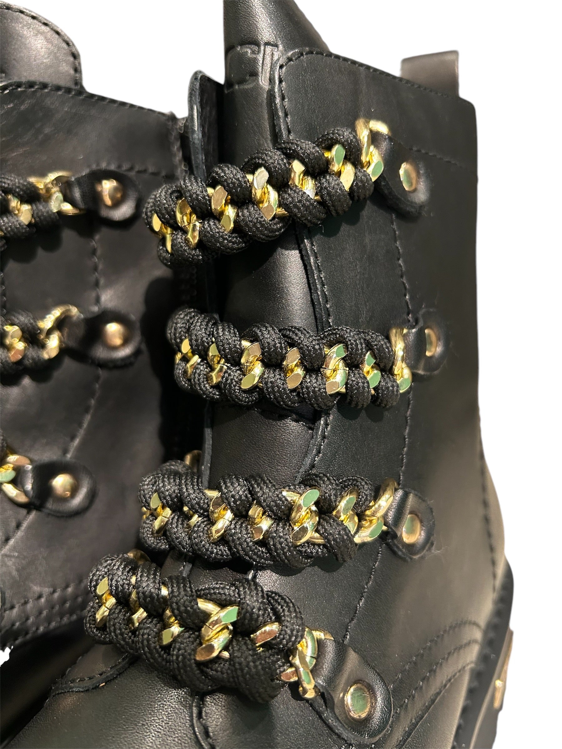 Stivaletto in pelle Cult nero catene oro -CLW4354
