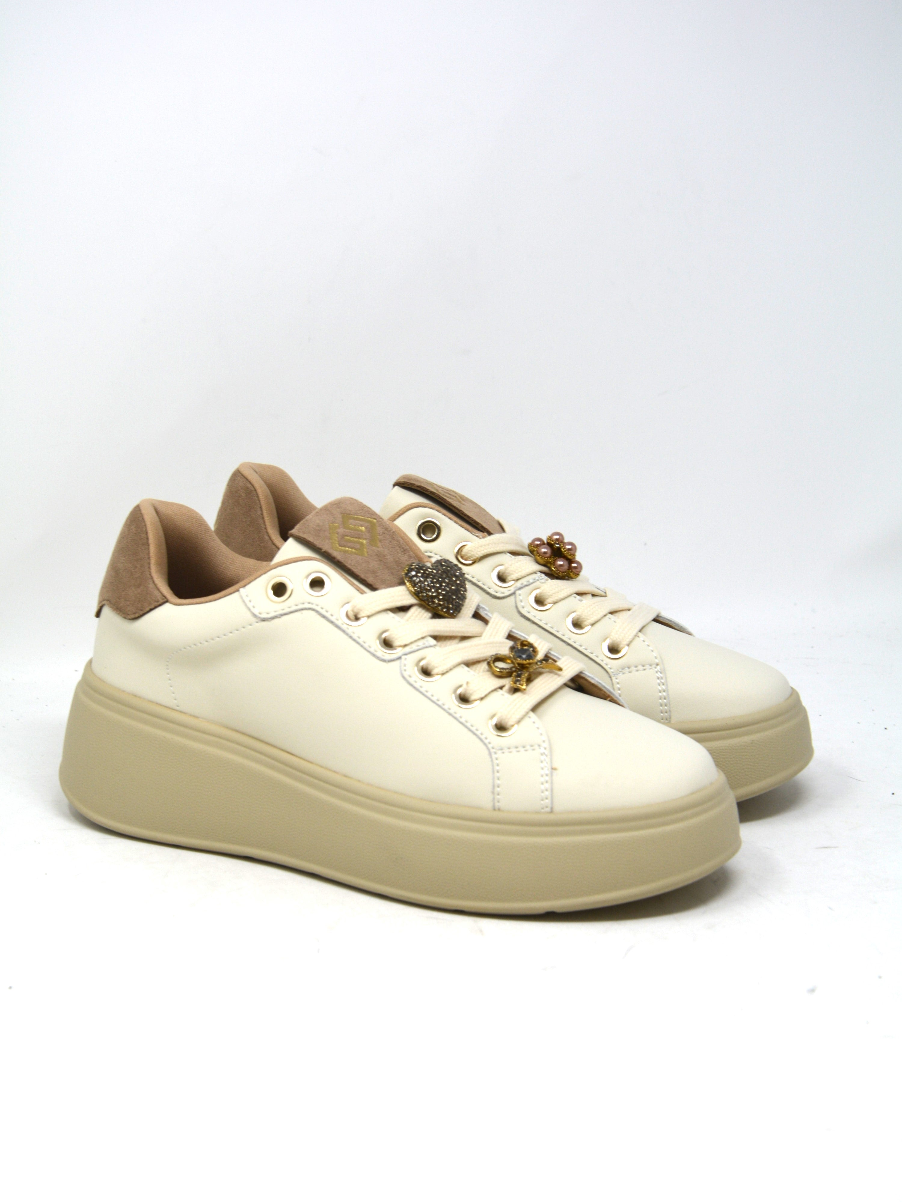 Sneaker fondo alto con accessori -GB971