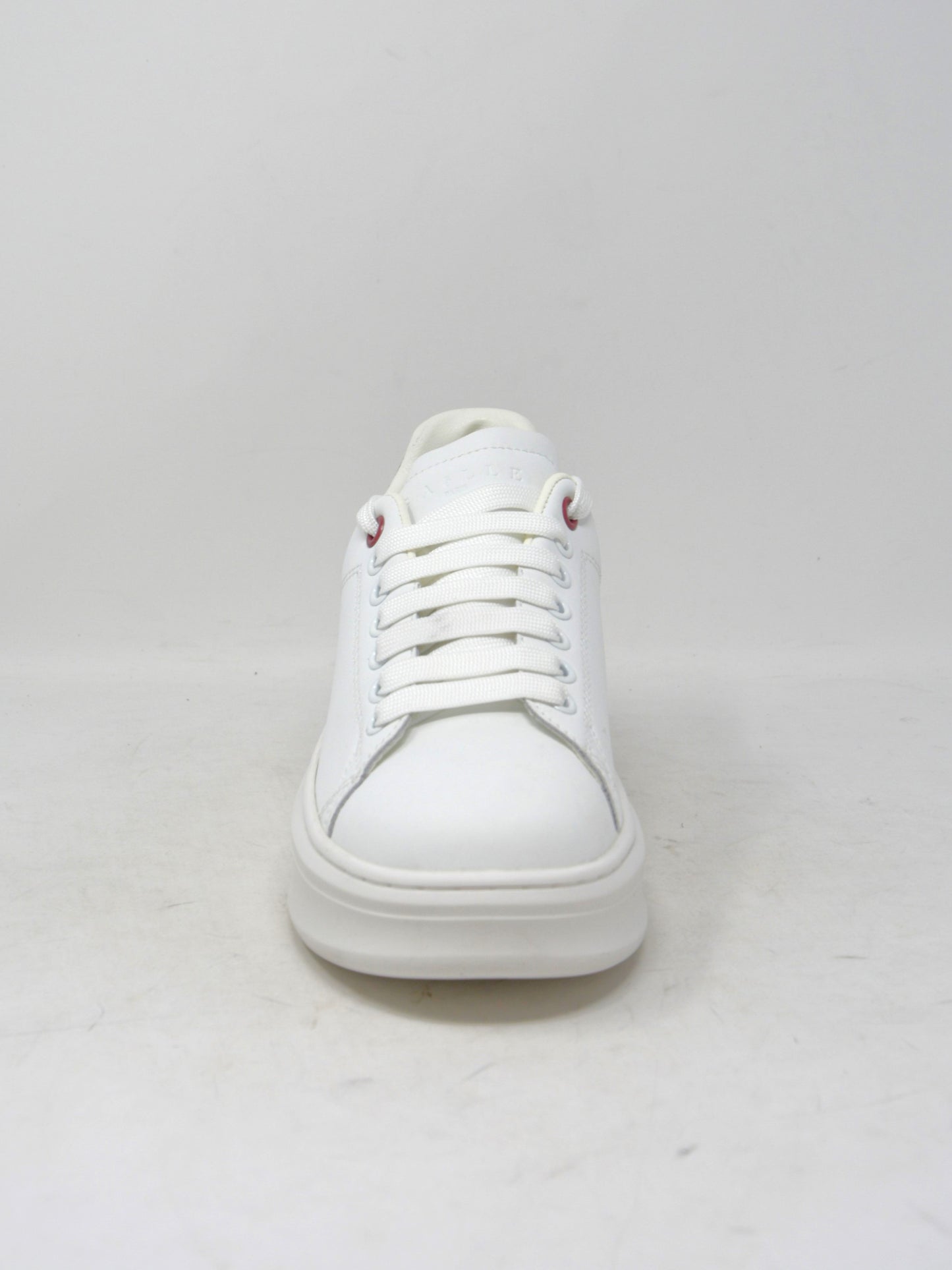 Sneaker in pelle bianca con tallonetta borgogna -W01450