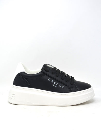 Sneaker nera in pelle -W01477