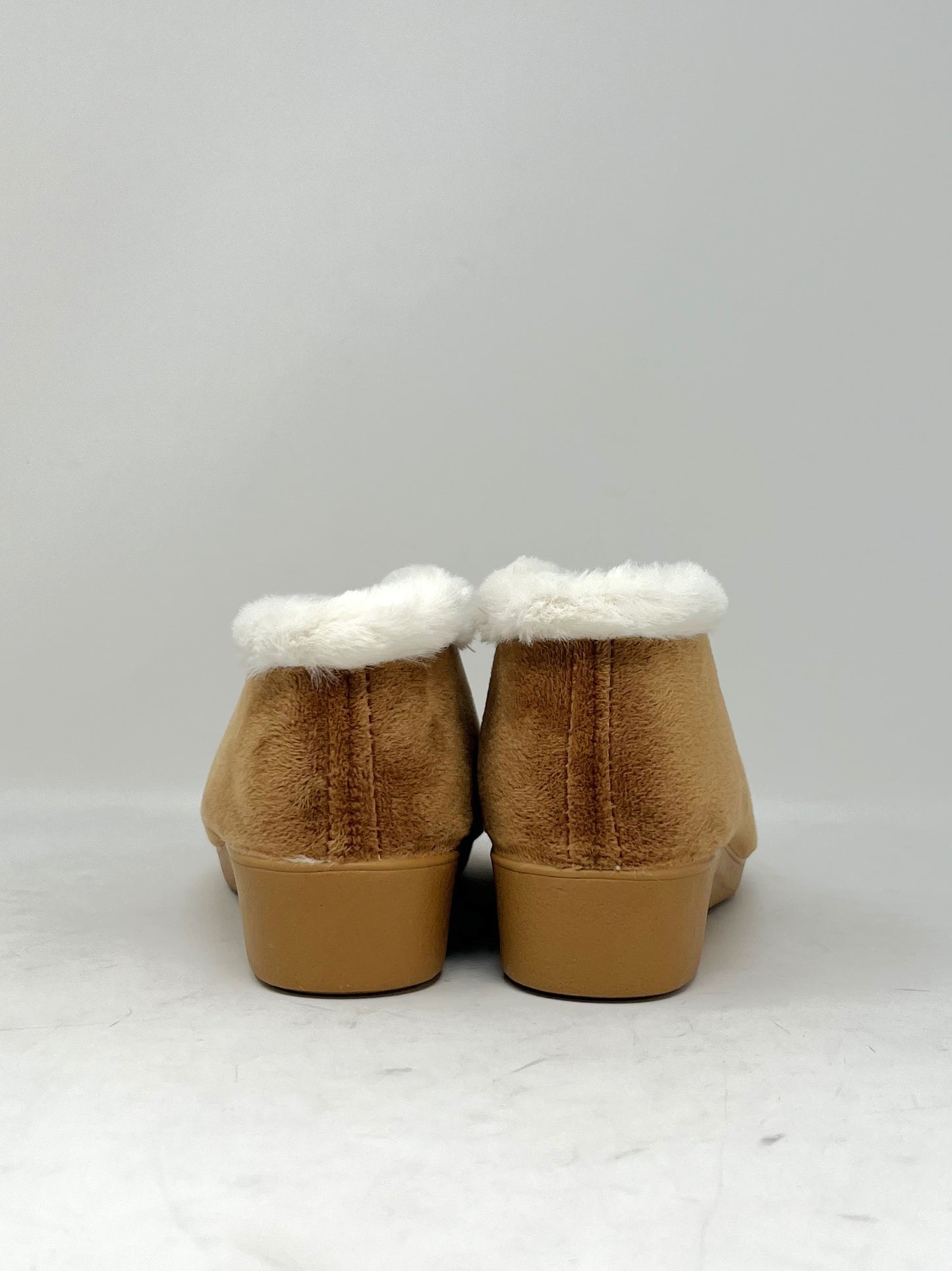 Pantofola con scollo color ocra - 31135