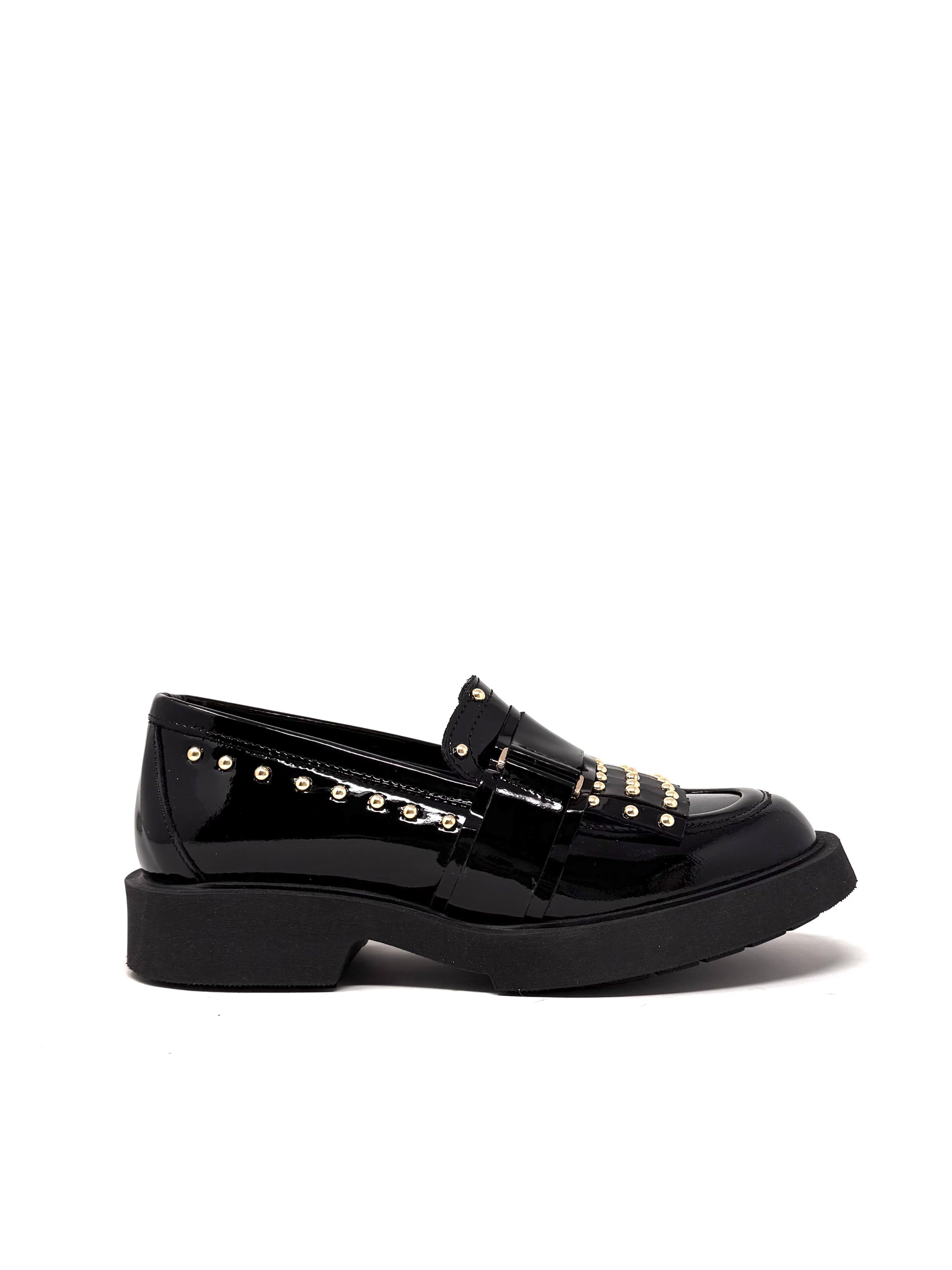 Mocassino abrasivato nero con borchiette oro - VMD015