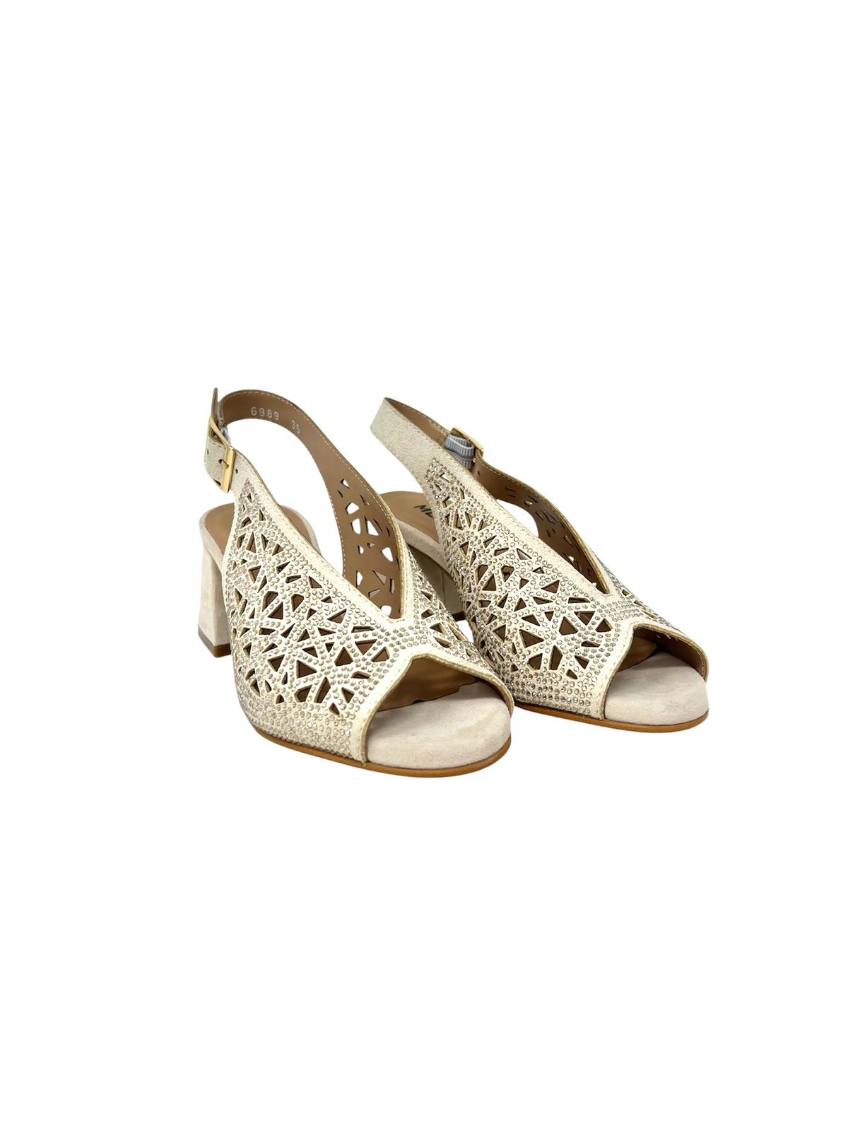 Sandalo con tacco quadrato in suede beige -N653M