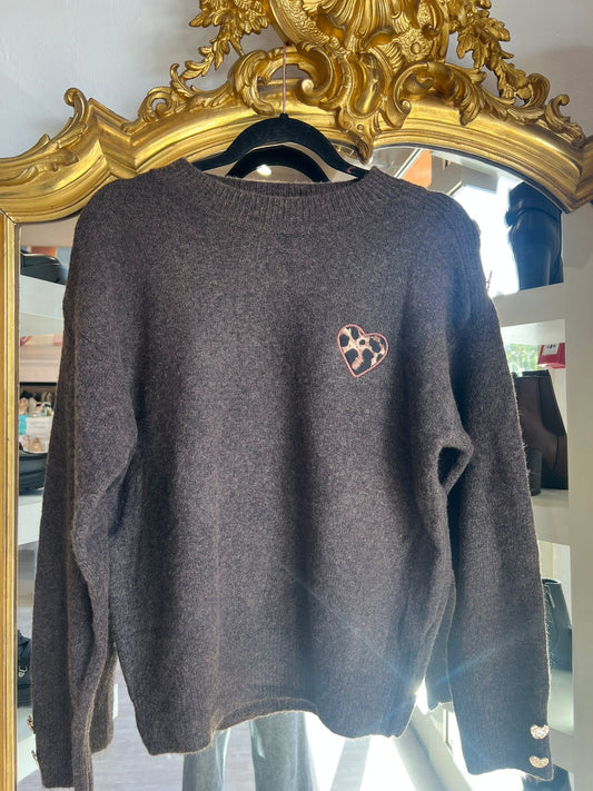 Maglione cuore con borchia