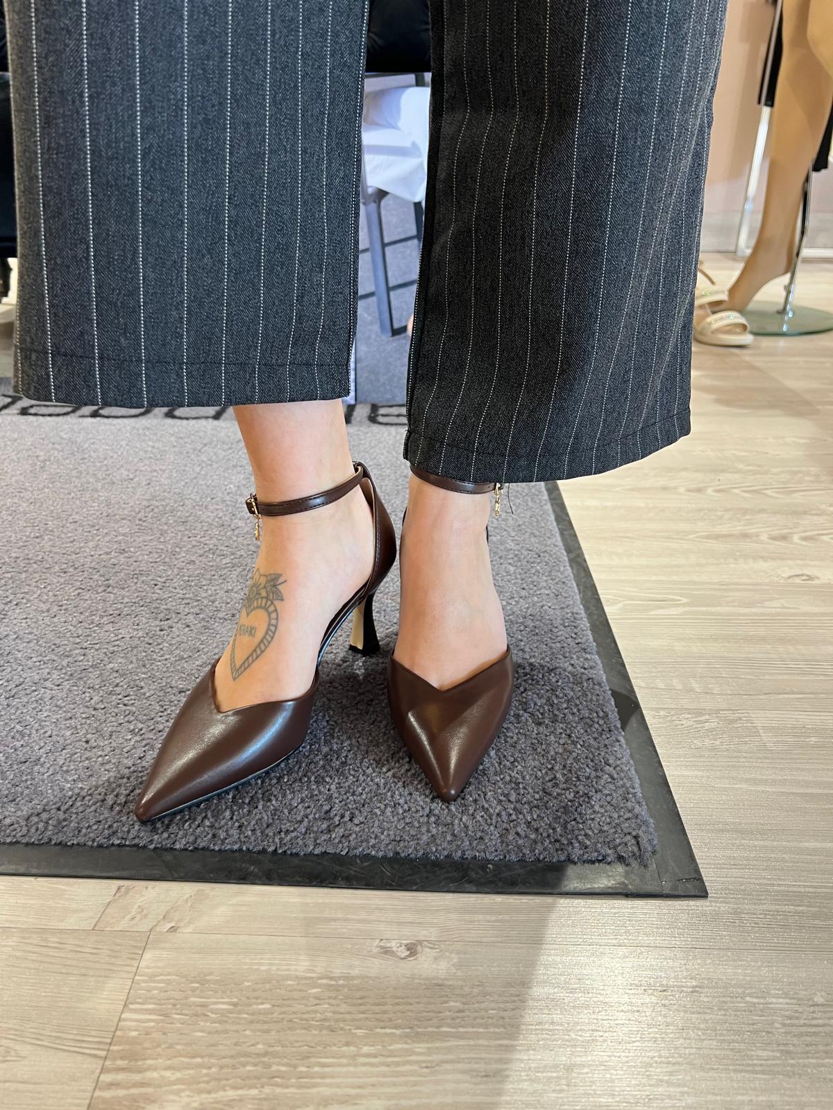 Ankle strap con scollo a v caffè V_GP592C